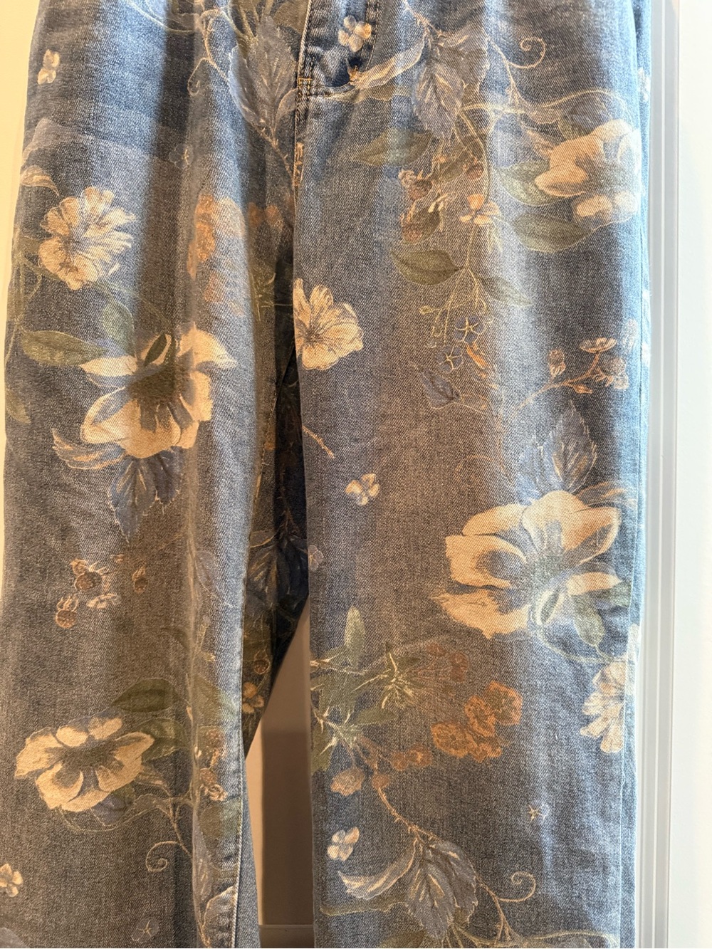 Floral Print Jeans - Picture 2 of 3